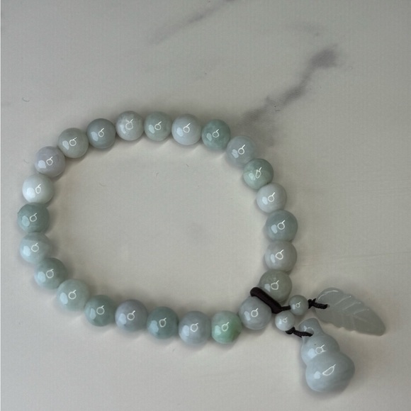 Jade Bead with Hulu & Feather Bracelet - Picture 3 of 5
